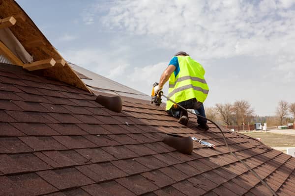 Lifespan of asphalt shingle roofs in Quebec.