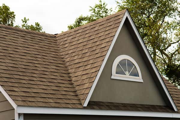 Save time and money with asphalt shingle roofing in Quebec.