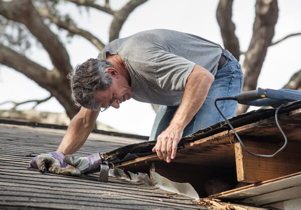 Soffit and fascia repair by professionals.